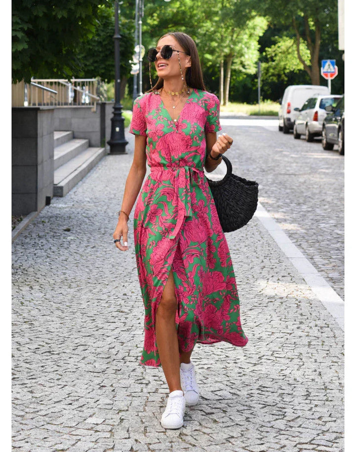 Julia - Elegancka Sukienka z Dekoltem w Serek i Modelującym Krojem